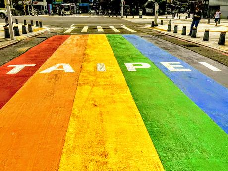 Life's A Drag... Our Viv, Miss Taipei & Thailand's S3! Life's A Drag... Our Viv, Miss Taipei & Thailand's S3!