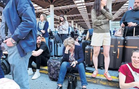 Panic sweeps across Spain as tourists try to escape after power outage