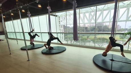 A family day and her first aerial hammock class - Angel is 15! A family day and her first aerial hammock class - Angel is 15!