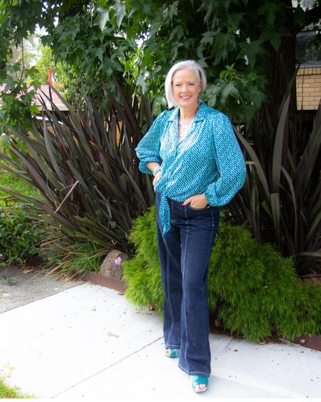 look for vertical details to elongate your body