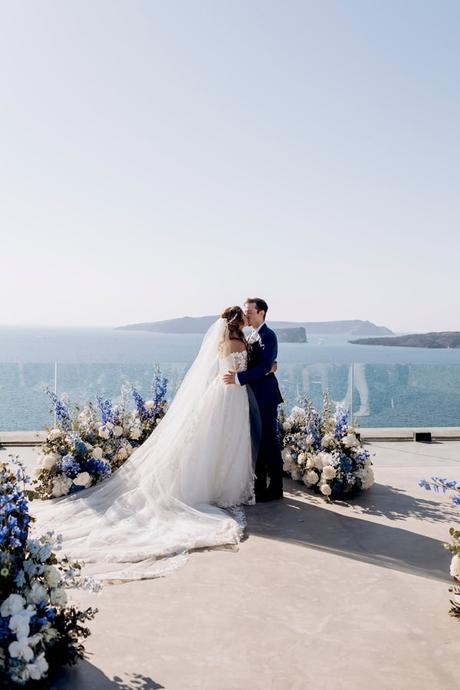 A dreamy Santorini wedding with timeless elegance | Scarleth & Nikolaos Dreamy Santorini Wedding With Timeless Elegance