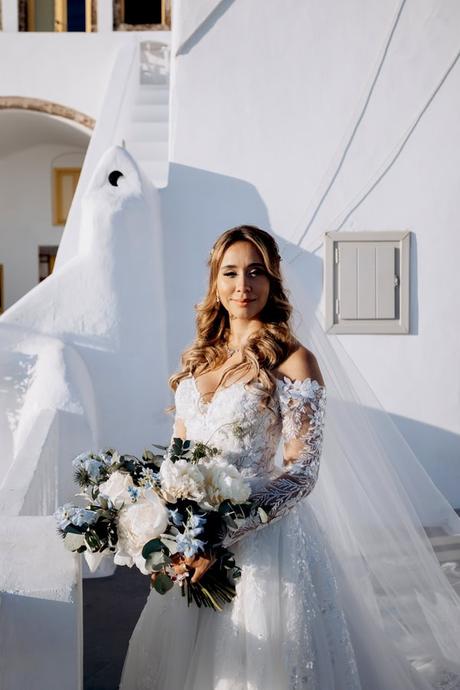 A dreamy Santorini wedding with timeless elegance | Scarleth & Nikolaos Dreamy Santorini Wedding With Timeless Elegance