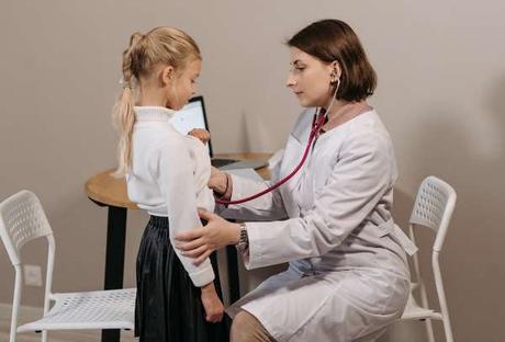 Asthma in Children – Symptoms and Treatment Here's everything you need to know about asthma in children - signs, causes, diagnosis, treatment and ways to prevent attacks in the future.