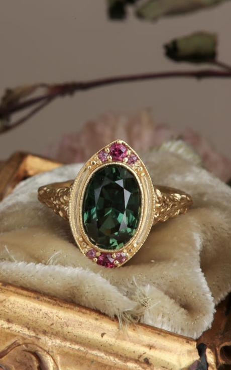 Gold Engagement Rings: 2025 Guide & Tips