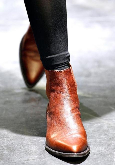 Model Off Duty: American Apparel Nylon Tricot High Waist Leggings + Chelsea Boots