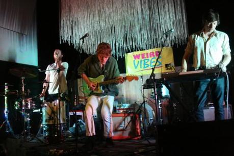 IMG 9884 550x366 METRONOMY, KEEPAWAY, THE STEPKIDS [CMJ 2011 PHOTOS]