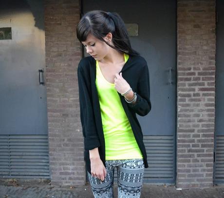 Outfit: Neon Lights
