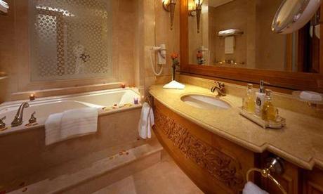 AUH_Coral Room Bathroom_L