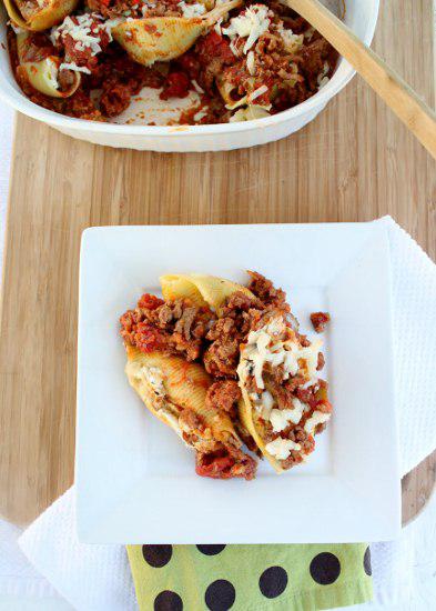 Food: Roasted Garlic and Mushroom Shells with Smoked Spiced Turkey Tomato Sauce.