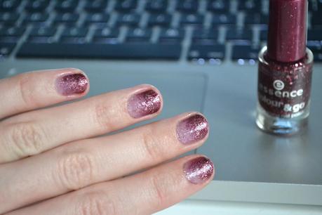 Ombre burgundy glitter nails