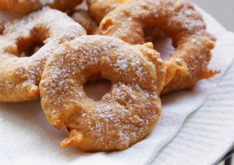 http://recipes.sandhira.com/apple-rings.html