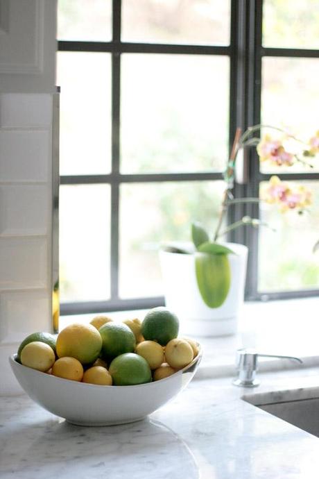 BLACK + WHITE Kitchen + Breakfast Nook