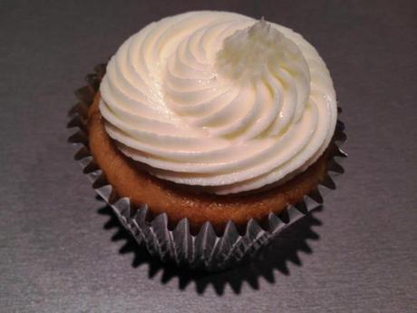 cupcake buttercream perfect swirl star nozzle salted caramel and banana
