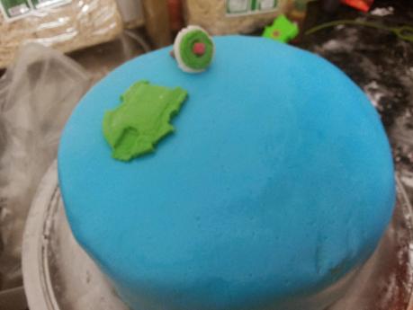 Teenagers and Obsessions-My first Fondant Beyblade and it spins...