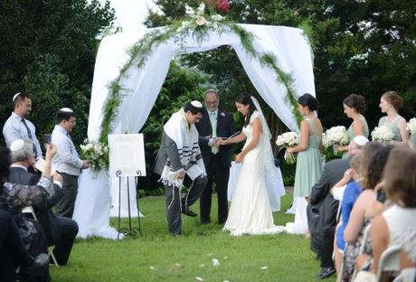 Breaking the bottle wedding tradition