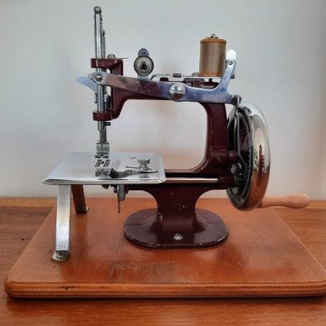 My vintage miniature Essex MK1 sewing machine