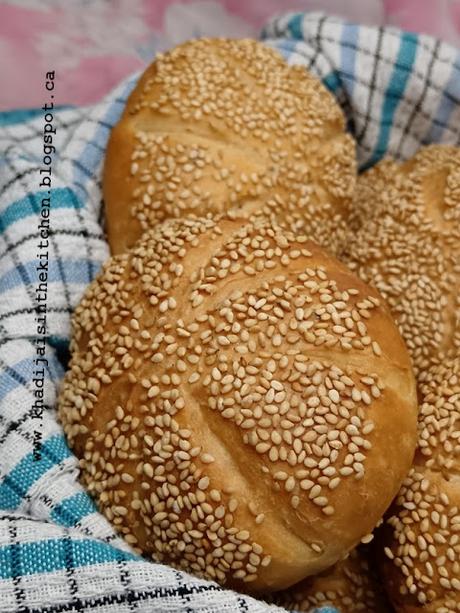 PAIN AUX GRAINES D’ANIS ET DE SÉSAME / ANISEED AND SESAME SEED BREAD / PAN CON SEMILLAS DE ANÍS Y SÉSAMO / خبز بذور النافع ( اليانسون) و السمسم PAIN AUX GRAINES D’ANIS ET DE SÉSAME / ANISEED AND SESAME SEED BREAD / PAN CON SEMILLAS DE ANÍS Y SÉSAMO / خبز بذور النافع ( اليانسون) و السمسم