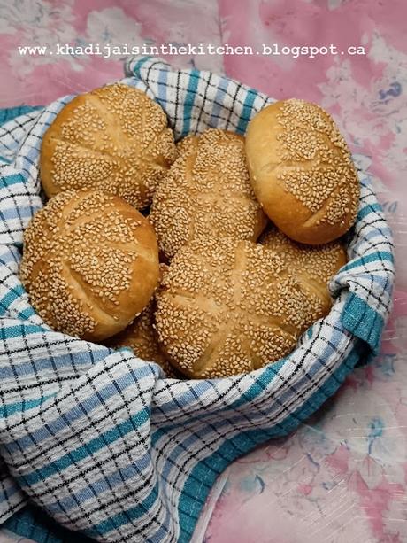 PAIN AUX GRAINES D’ANIS ET DE SÉSAME / ANISEED AND SESAME SEED BREAD / PAN CON SEMILLAS DE ANÍS Y SÉSAMO / خبز بذور النافع ( اليانسون) و السمسم