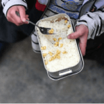 8 Sneaky Ways to Ensure your Children Eat their School Lunches children eat their school lunches