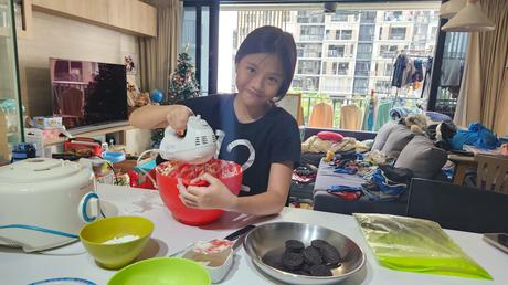 All I wanna do is rollerblade - Ariel is 12!