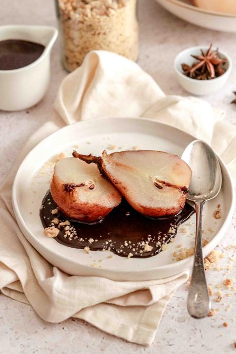 Poached pears with chocolate sauce and hazelnut crumb Poached pears with chocolate sauce and hazelnut crumb