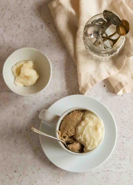 Easy single-serve cinnamon bun mug cake Easy single-serve cinnamon bun mug cake