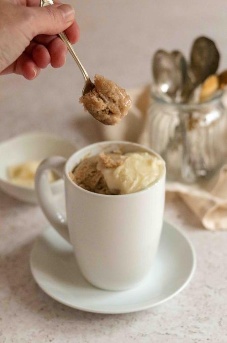 Easy single-serve cinnamon bun mug cake Easy single-serve cinnamon bun mug cake