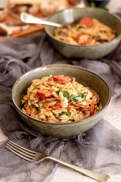 One pot creamy mushroom orzo with spinach and chorizo One pot creamy mushroom orzo with spinach and chorizo