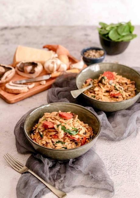 One pot creamy mushroom orzo with spinach and chorizo One pot creamy mushroom orzo with spinach and chorizo