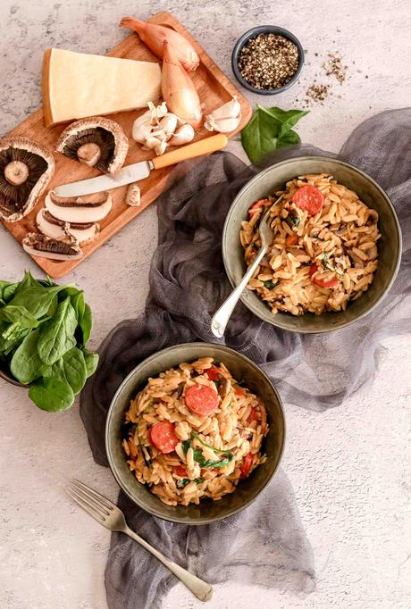 One pot creamy mushroom orzo with spinach and chorizo One pot creamy mushroom orzo with spinach and chorizo
