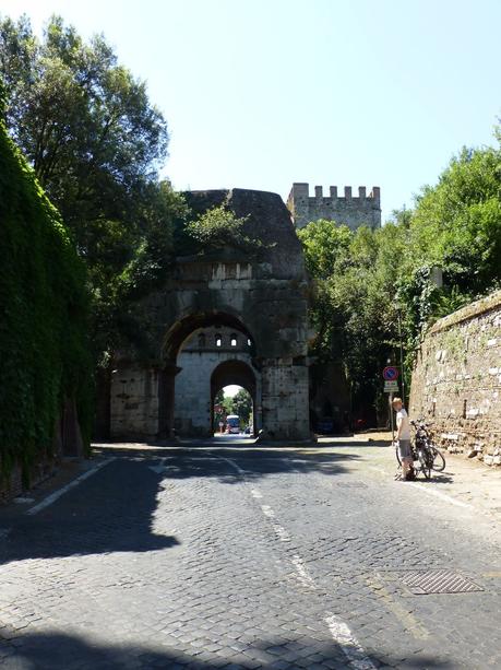 Rome: the Eternal City - the right place to swear eternal love to each other P1090968.JPG