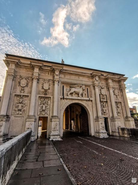 Let's travel together #276 - Porta San Tomaso and Ponte delle Università (Treviso, Italy) Let's travel together #276 - Porta San Tomaso and Ponte delle Università (Treviso, Italy)