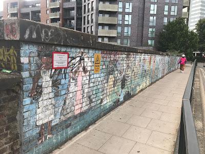 Another elephant spotted in Camden... and a few other beasts too! Another elephant spotted in Camden... and a few other beasts too!