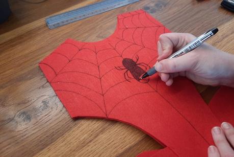 Making a last-minute Spiderman costume Making a quick spiderman costume for my daughter: drawing the spider and spider web