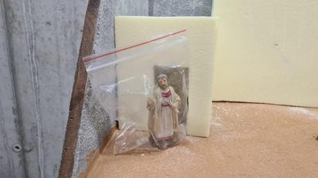 Making a Nativity diorama inside an antique steamer trunk: checking the proportions of buildings