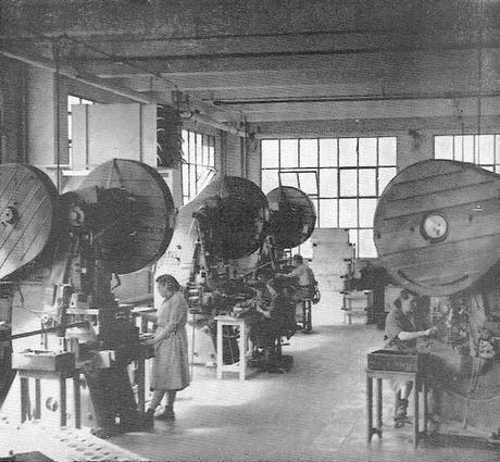 Inside the Singer factory of Bonnières-sur-Seine in the 1950s