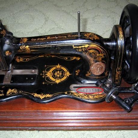 A Singer class 12 machine, with an example of two serial numbers. Manufactured in 1878. Image from Panjigally on Wikimedia Commons
