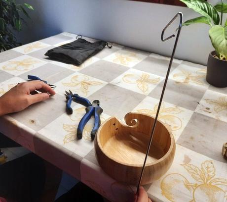 Double use: adding a cone thread stand to my yarn bowl Adding a cone thread stand to a yarn bowl: checking the correct height for the thread holder