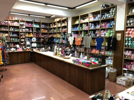 Guide to embroidery shops in Florence and Tuscany (Italy) Campolmi Filati, Firenze, Italy