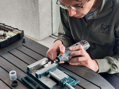 The Orsha vintage toy sewing machine I chose for my daughter Trying to fix the feed dogs of my Orsha sewing machine by drilling the holes in the needle plate to make them fit