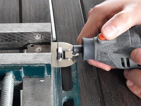 The Orsha vintage toy sewing machine I chose for my daughter Trying to fix the feed dogs of my Orsha sewing machine by drilling the holes in the needle plate to make them fit