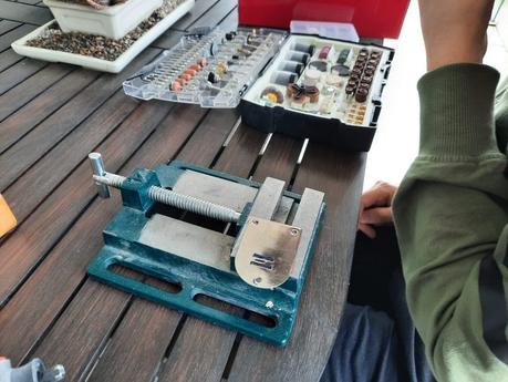 The Orsha vintage toy sewing machine I chose for my daughter Trying to fix the feed dogs of my Orsha sewing machine by drilling the holes in the needle plate to make them fit