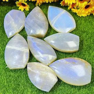 Blue Moonstone Freeform Carving Crafts: A Guide to This Enchanting Gemstone Blue Moonstone Freeform Carving Crafts