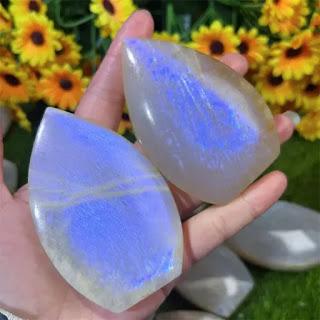 Blue Moonstone Freeform Carving Crafts: A Guide to This Enchanting Gemstone Blue Moonstone Freeform Carving Crafts