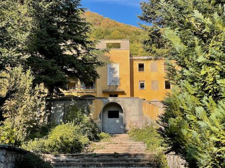 Abandoned yellow building surrounded by overgrown trees near the Dajti Ekspres upper station. A glimpse of one of Mount Dajti’s forgotten structures contrasting with the area’s natural beauty.