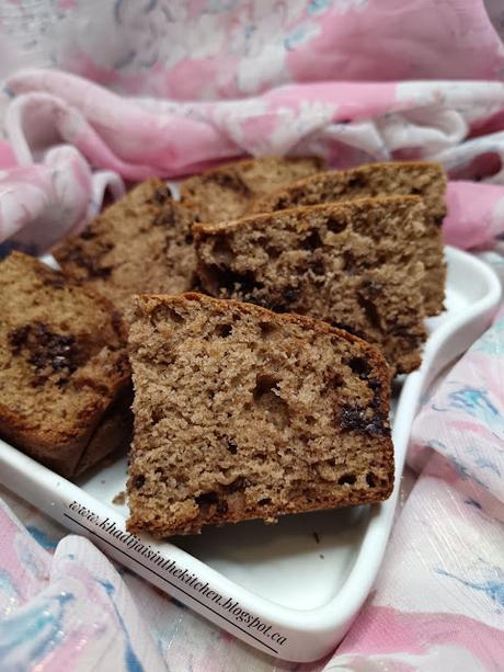 GÂTEAU À LA BANANE, AU SIROP D'ÉRABLE ET AU CHOCOLAT / BANANA, MAPLE SYRUP, AND CHOCOLATE CAKE / BIZCOCHO DE PLÁTANO, JARABE DE ARCE Y CHOCOLATE / كيكة الموز وشراب القيقب والشوكولاتة GÂTEAU À LA BANANE, AU SIROP D'ÉRABLE ET AU CHOCOLAT / BANANA, MAPLE SYRUP, AND CHOCOLATE CAKE / BIZCOCHO DE PLÁTANO, JARABE DE ARCE Y CHOCOLATE / كيكة الموز وشراب القيقب والشوكولاتة