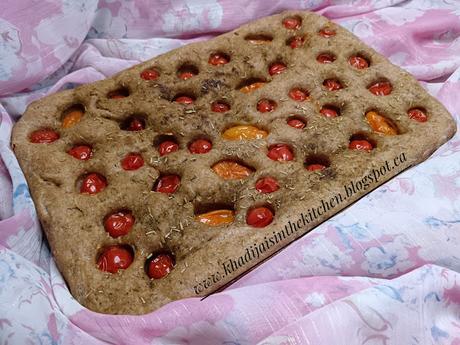 FOCCACIA À LA FARINE DE BLÉ COMPLET / WHOLE WHEAT FOCCACIA / FOCCACIA DE HARINA INTEGRAL / فوكاشيا دقيق القمح الكامل FOCCACIA À LA FARINE DE BLÉ COMPLET / WHOLE WHEAT FOCCACIA / FOCCACIA DE HARINA INTEGRAL / فوكاشيا دقيق القمح الكامل