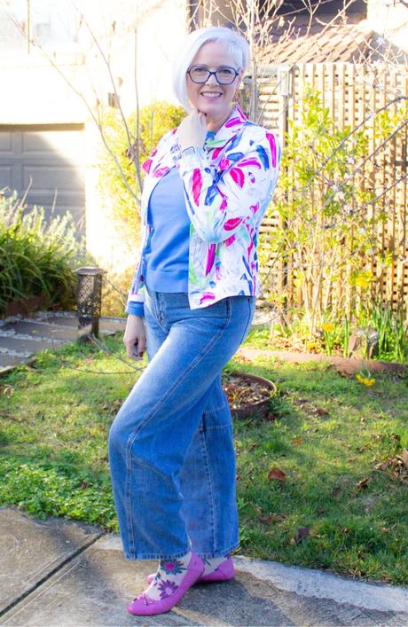 barrel leg jeans and fun socks - few fashon trends