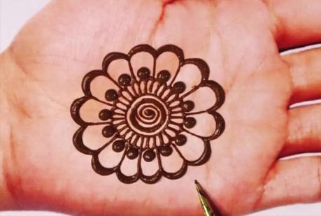 60+Easy front hand simple mehndi design: Latest mehndi Design 2025 Lovely Flower Design for the Little Hands