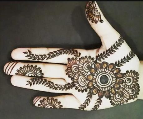 60+Easy front hand simple mehndi design: Latest mehndi Design 2025 Front Hand featuring Leaf Pattern